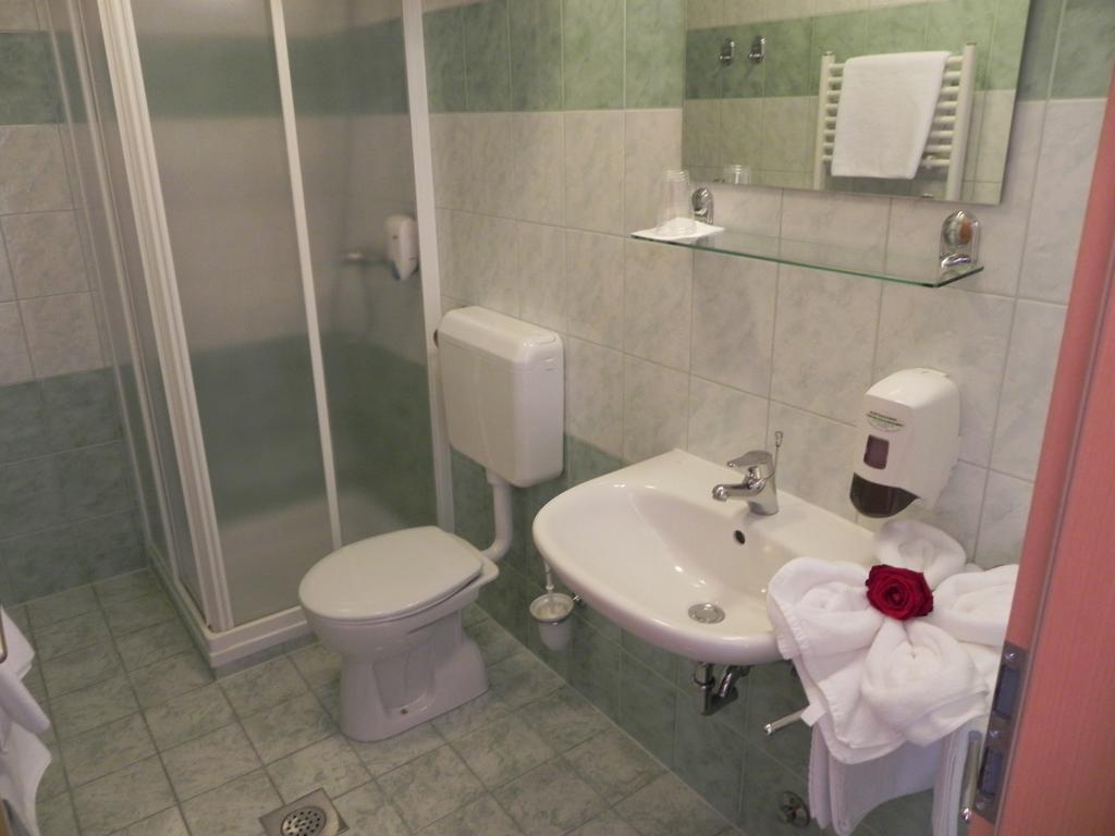 Motel Majolka プトゥイ 部屋 写真